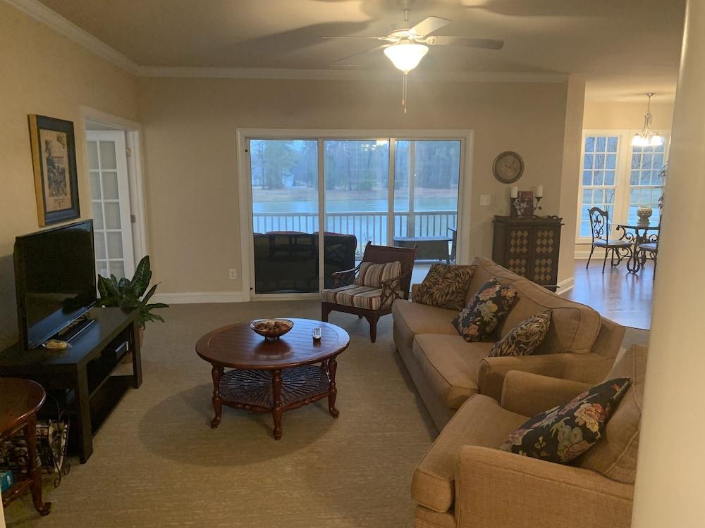 The Village at RiverLanding photo 33