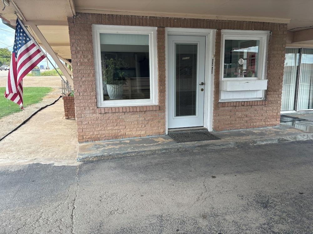 Budget Inn photo 1