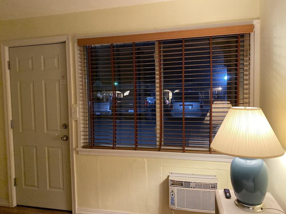 Sunland Inn Motel photo 8