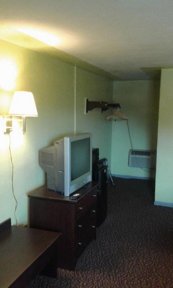Loyalty Inn photo 2
