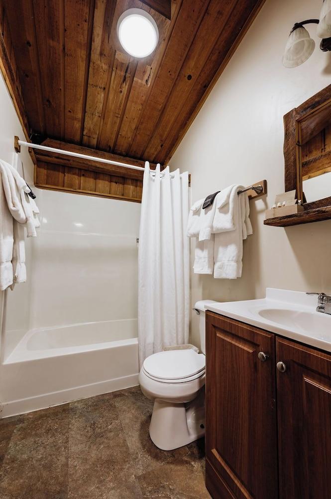 Chico Hot Springs Resort & Day Spa photo 51