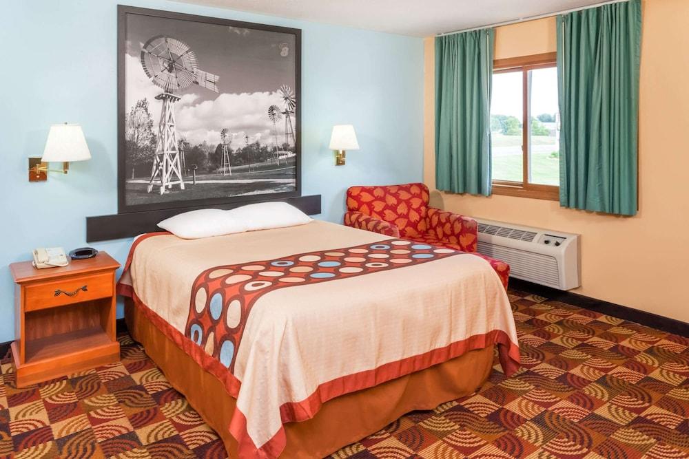 Super 8 by Wyndham Shipshewana photo 3