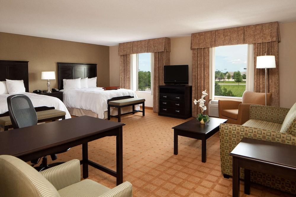 Hampton Inn & Suites Chicago/St. Charles photo 7