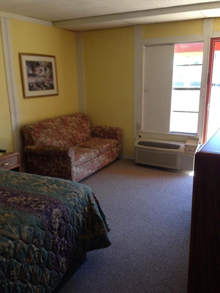 Sportsman Inn and Suites photo 16