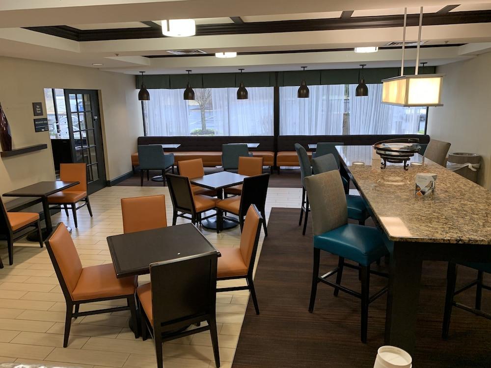 Comfort Inn & Suites Mt. Holly - Westampton photo 75
