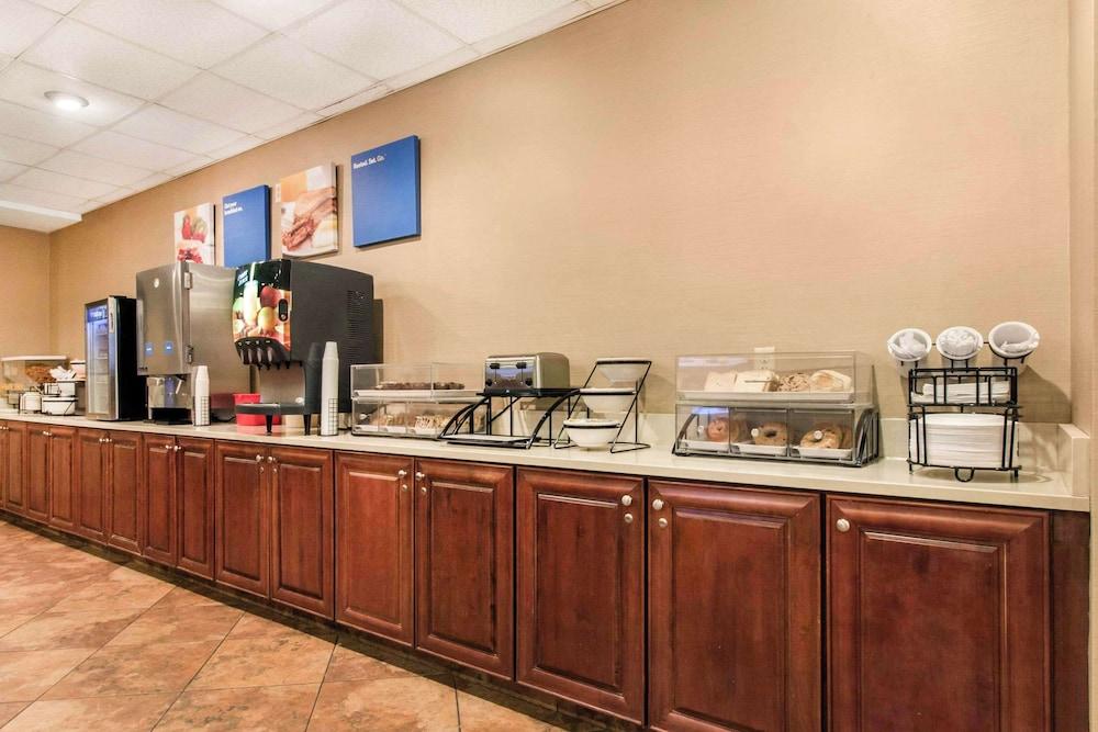 Comfort Inn & Suites Omaha Central photo 15