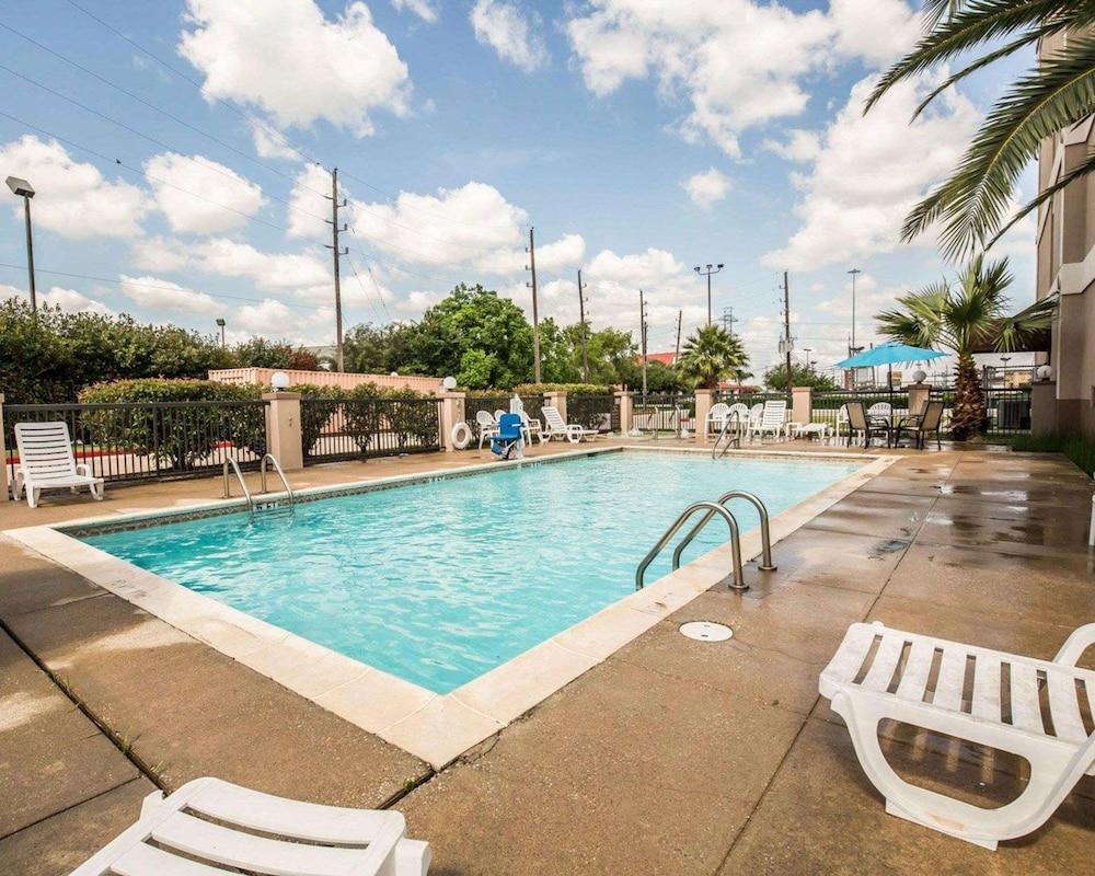 Comfort Suites Stafford Near Sugarland photo 21