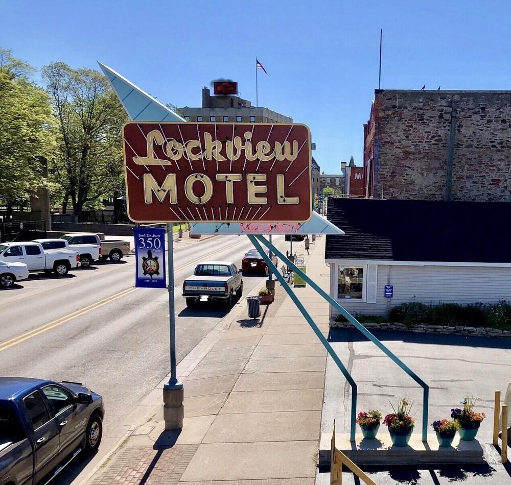 Lockview Motel photo 61