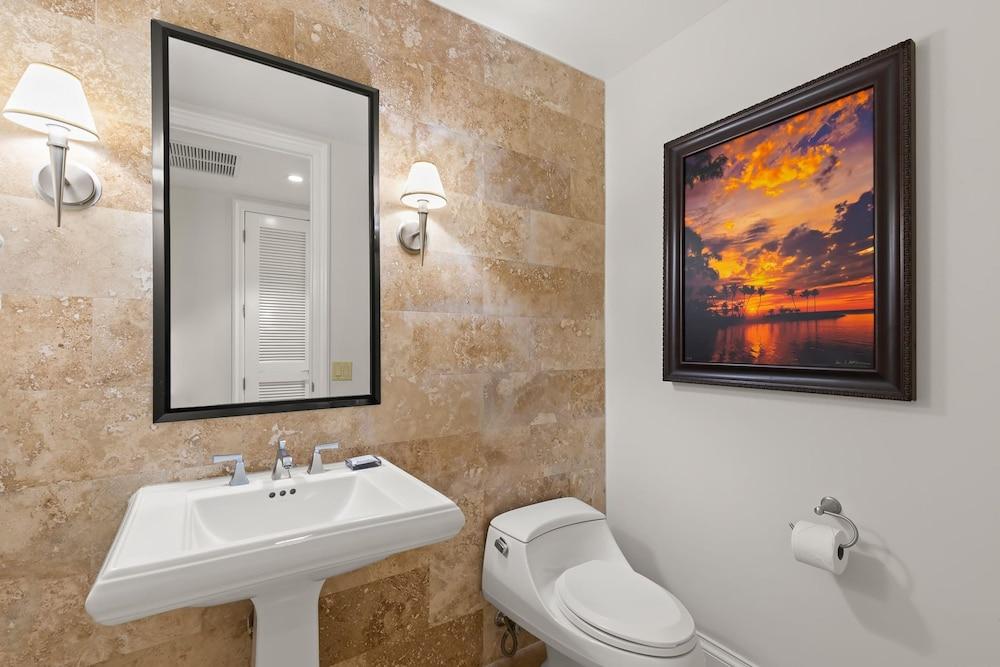 Island View 1BR Residence With Balcony photo 5