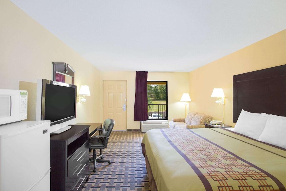 Days Inn by Wyndham Andalusia photo 9