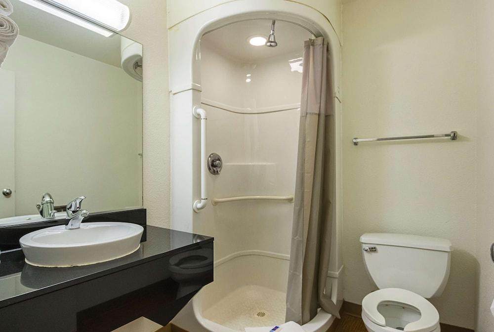 Motel 6 Rochester, MN photo 27