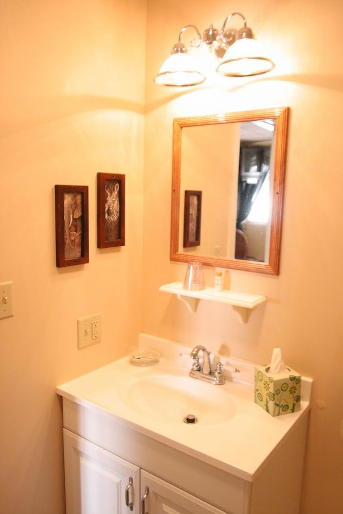 Monroe Street Suites photo 28