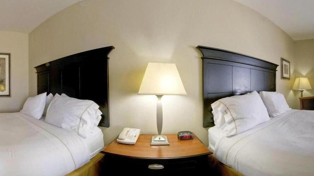 Holiday Inn Express Hotel & Suites Vernon College Area by IHG photo 28