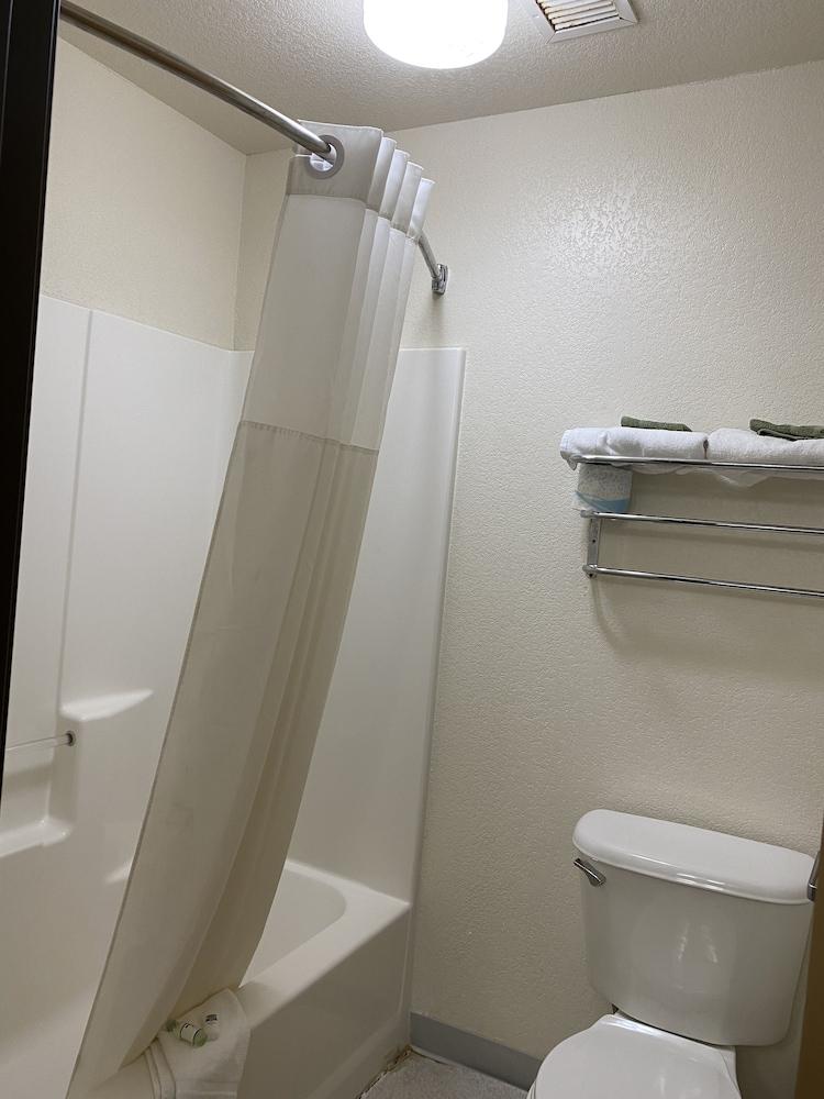Herington Inn & Suites photo 27