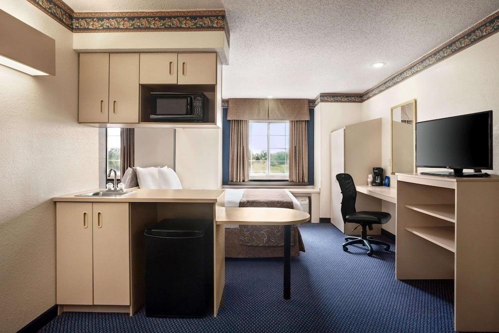 Travelodge by Wyndham Fort Scott photo 16