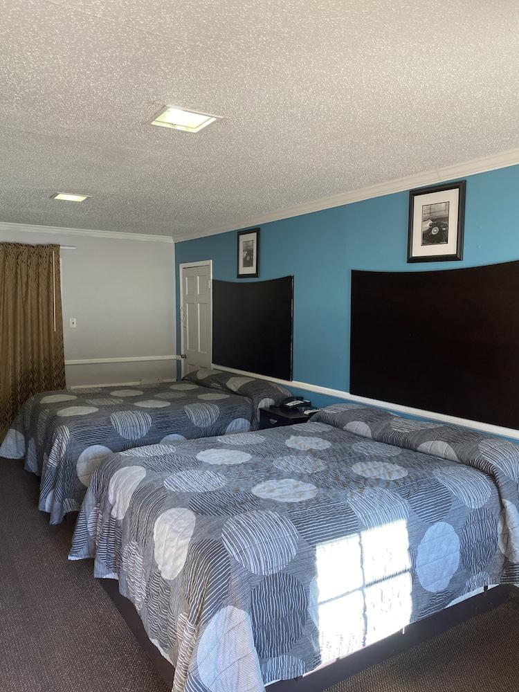 Colonial Manor Motel photo 6