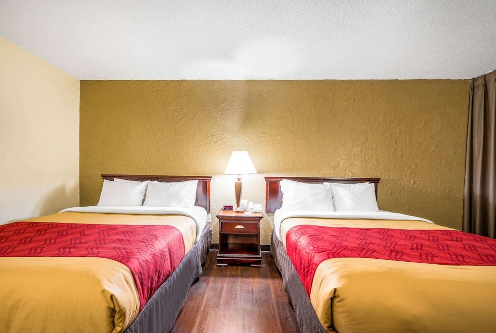 Econo Lodge Corinth photo 12