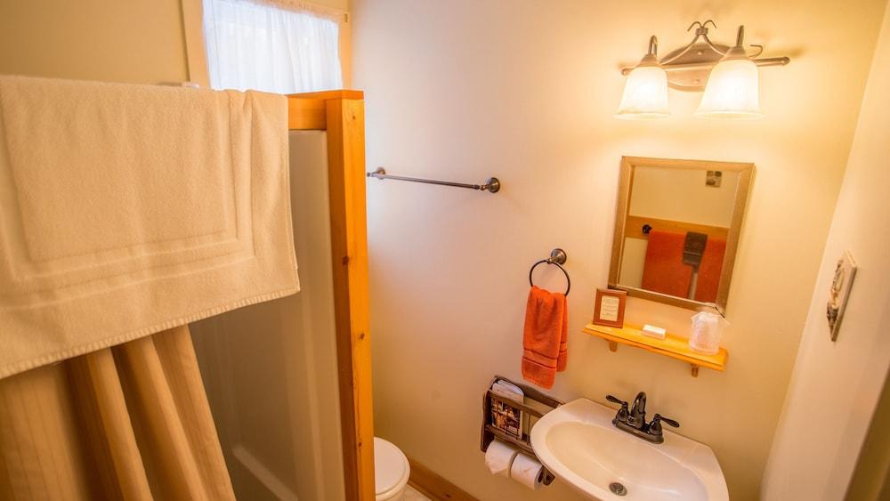 ADK Trail Inn photo 31