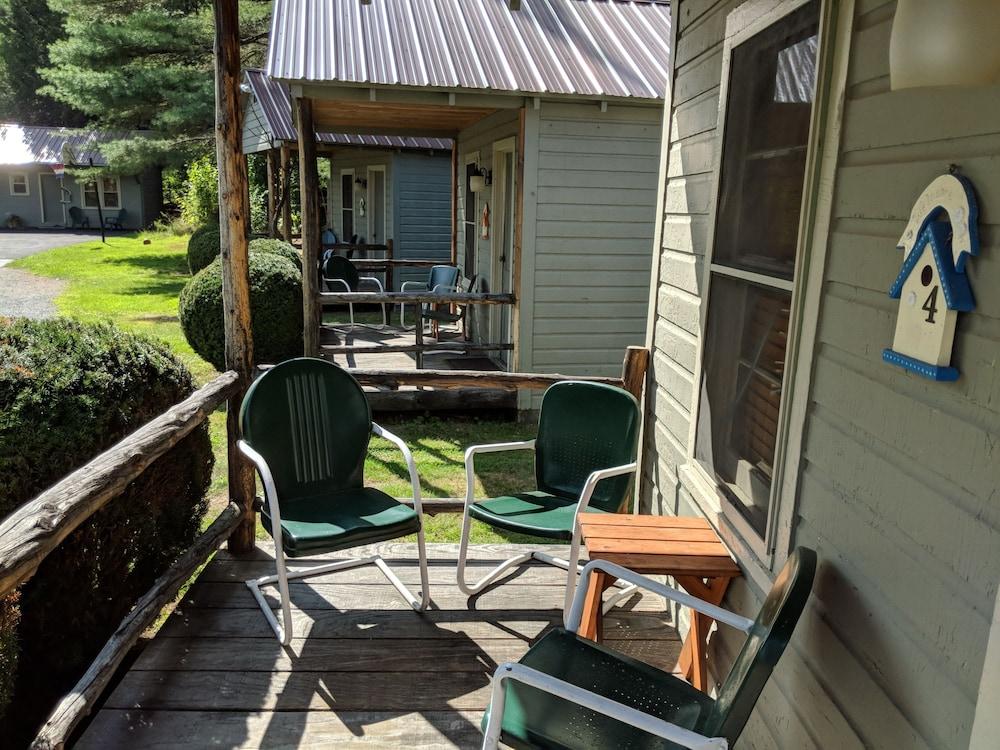 Pine Tree Motel & Cabins photo 28