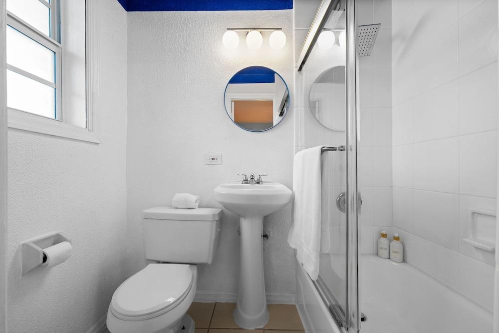 Blue Flamingo Suites photo 21