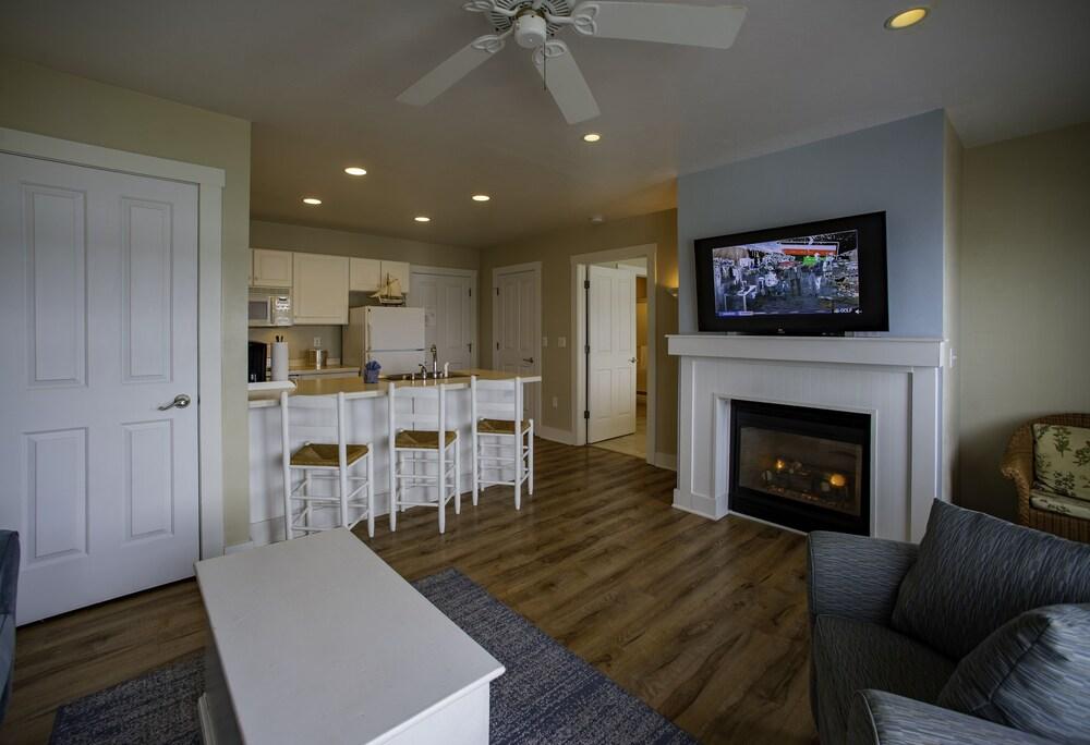 Edgewater Resort photo 64