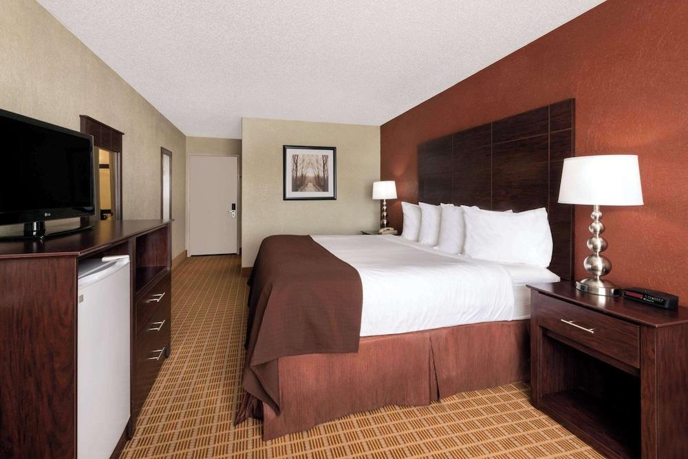 Baymont by Wyndham Midland Airport photo 20