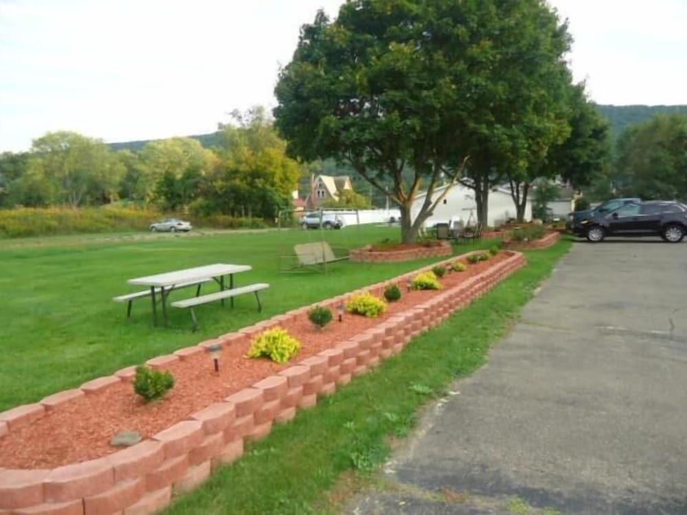 Relax Inn Elmira photo 26