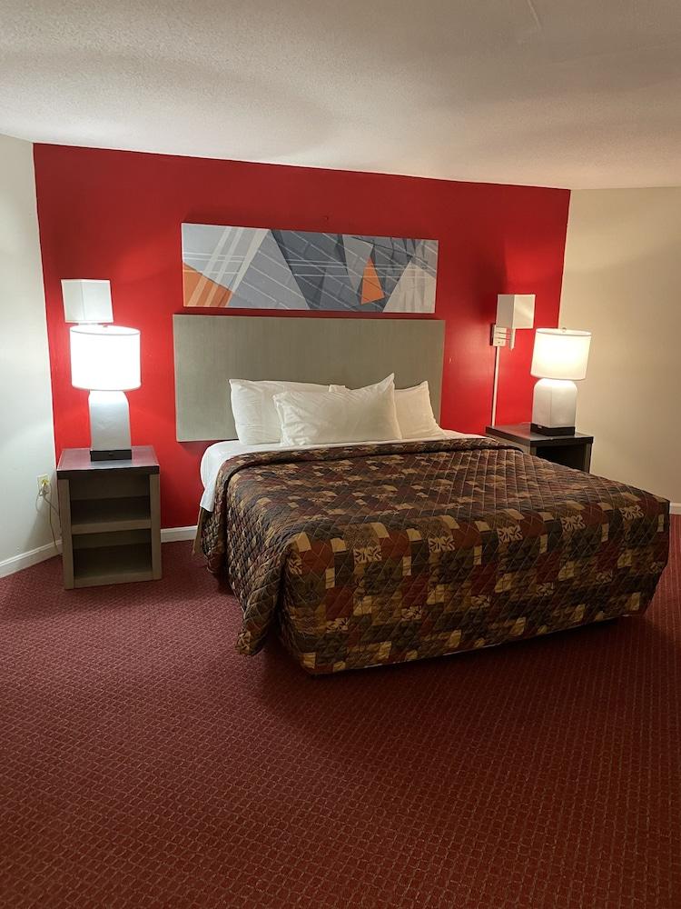 Gold Star Inn & Suites photo 8