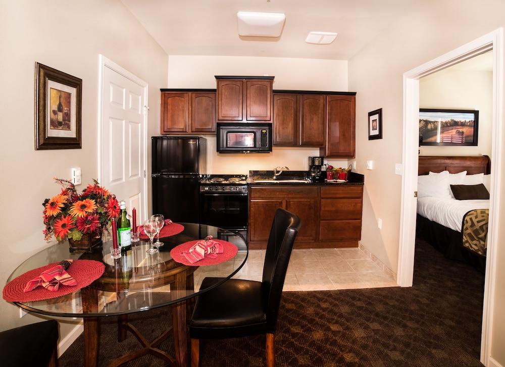 Stratford Suites photo 8