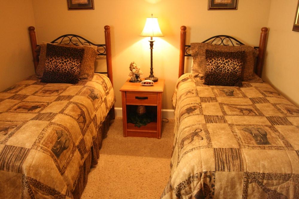 Monroe Street Suites photo 39