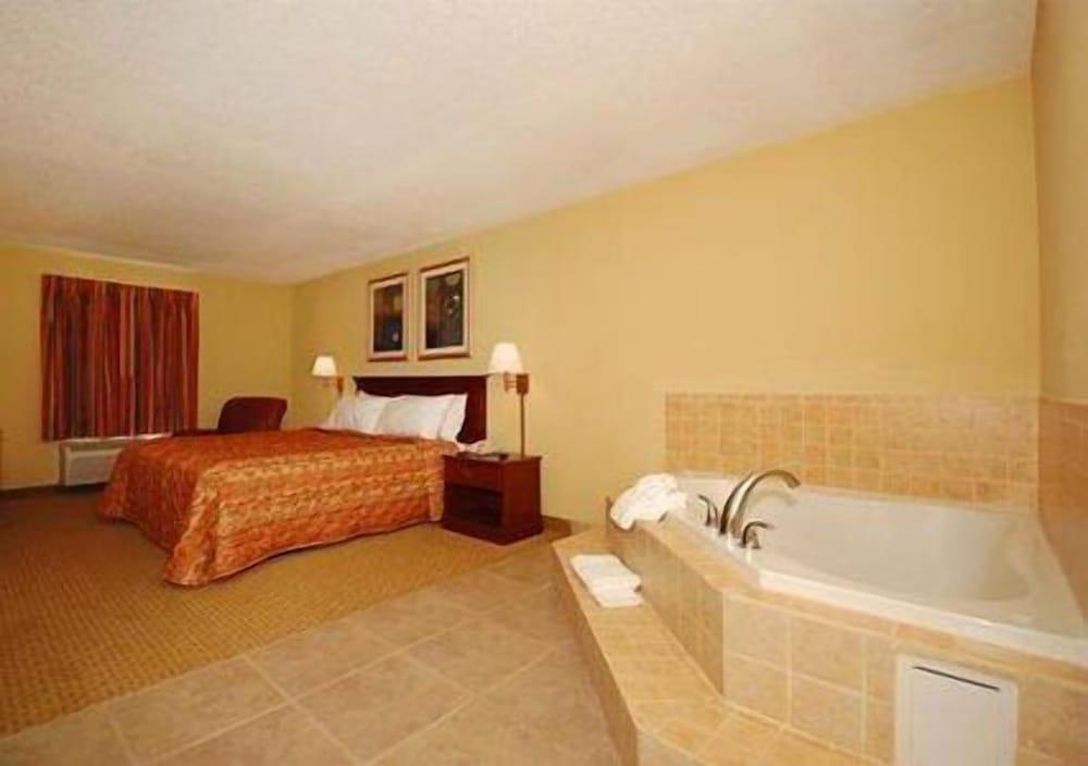Country Hearth Inn & Suites photo 37