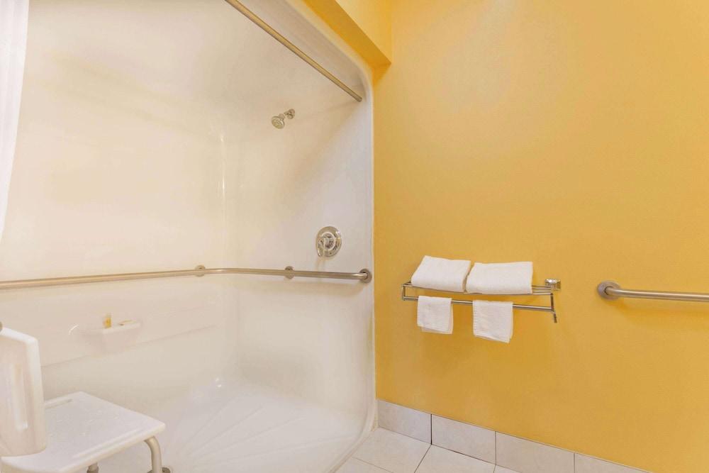 Days Inn by Wyndham Franklin photo 19
