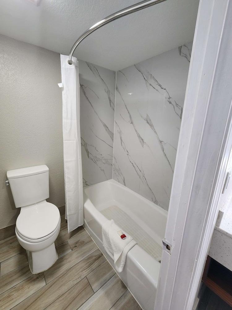 Americas Best Value Inn Longview photo 10