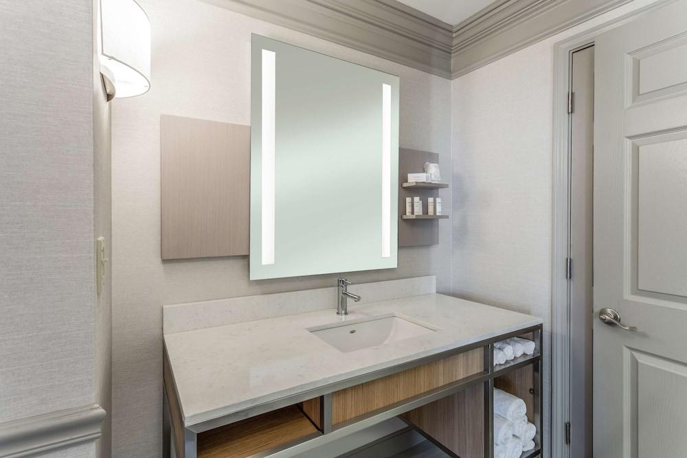 Hilton Garden Inn Chicago North Shore/Evanston photo 14