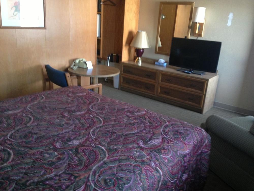 Jamestown Motel photo 32