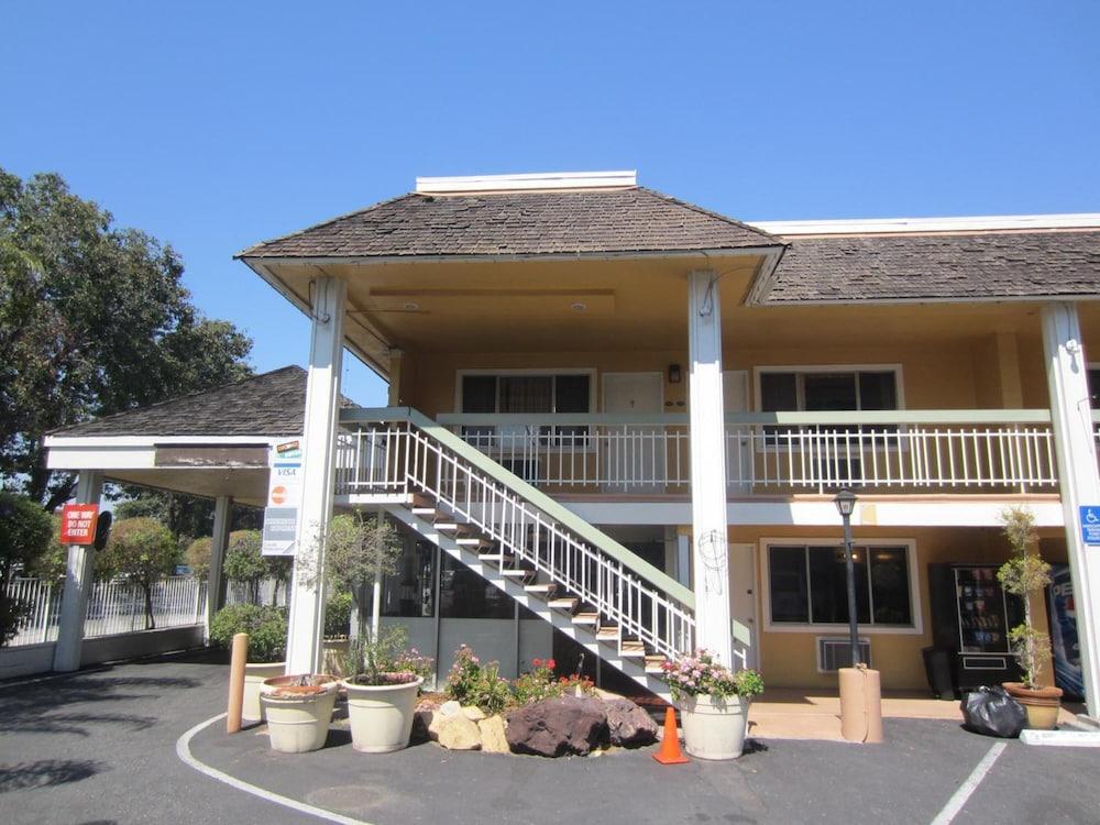 Caravelle Inn Extended Stay photo 12
