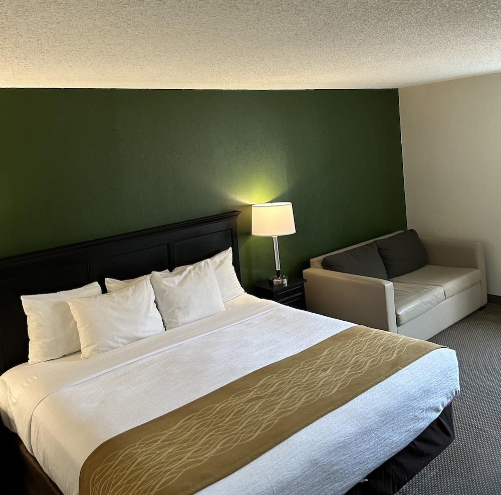 Boarders Inn & Suites by Cobblestone Hotels - Munising — hotel in Munising