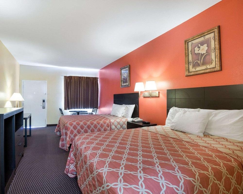 Rodeway Inn & Suites Humble IAH photo 14