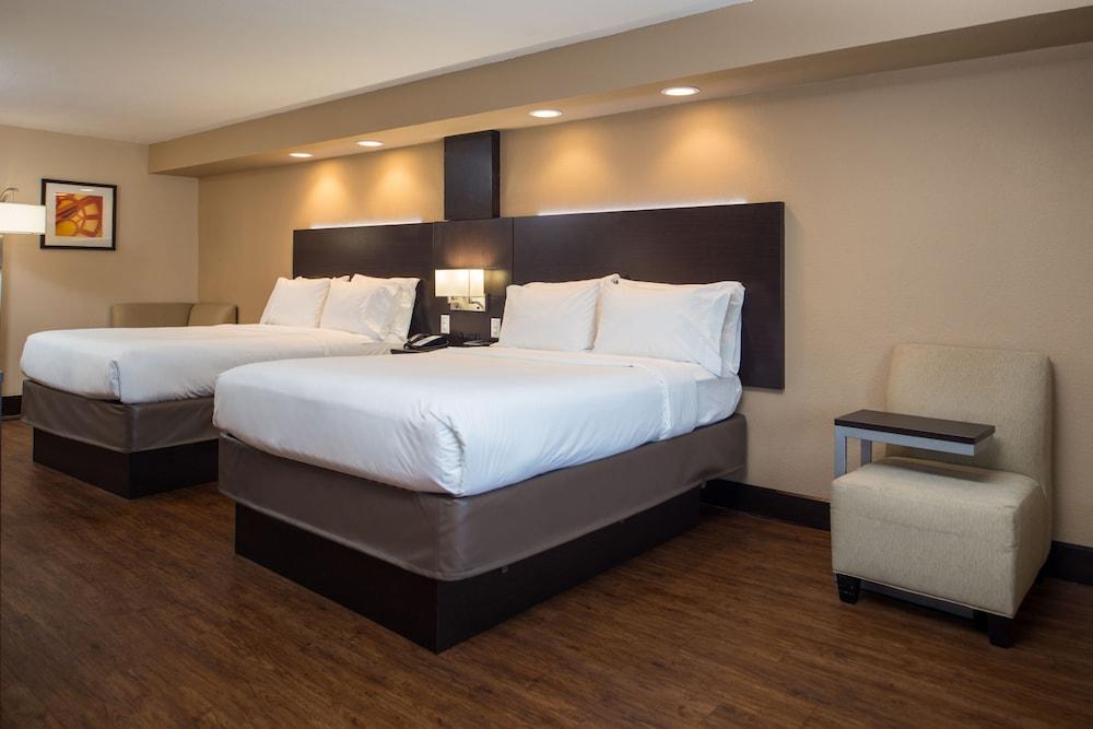 Holiday Inn Express & Suites San Antonio Medical-Six Flags by IHG photo 52