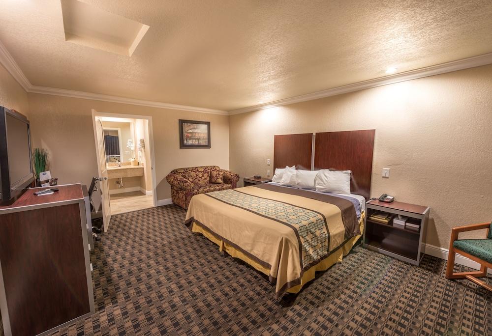 Edgewater Inn Reedley photo 13