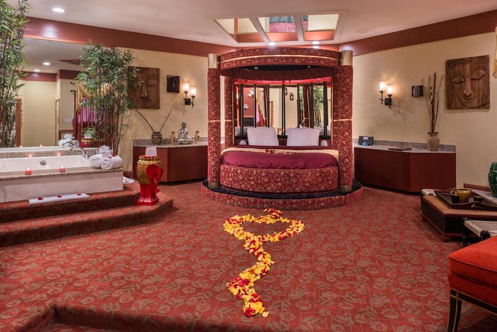 Inn of the Dove Romantic Suites with Jetted Tub & Fireplace photo 6