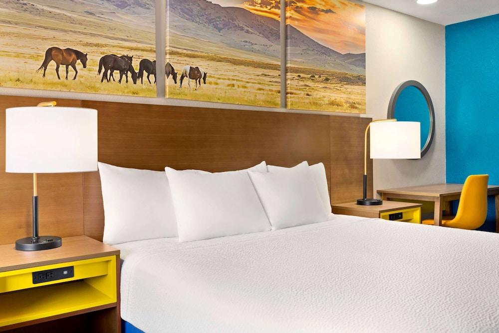 Days Inn by Wyndham Ruidoso Downs photo 27