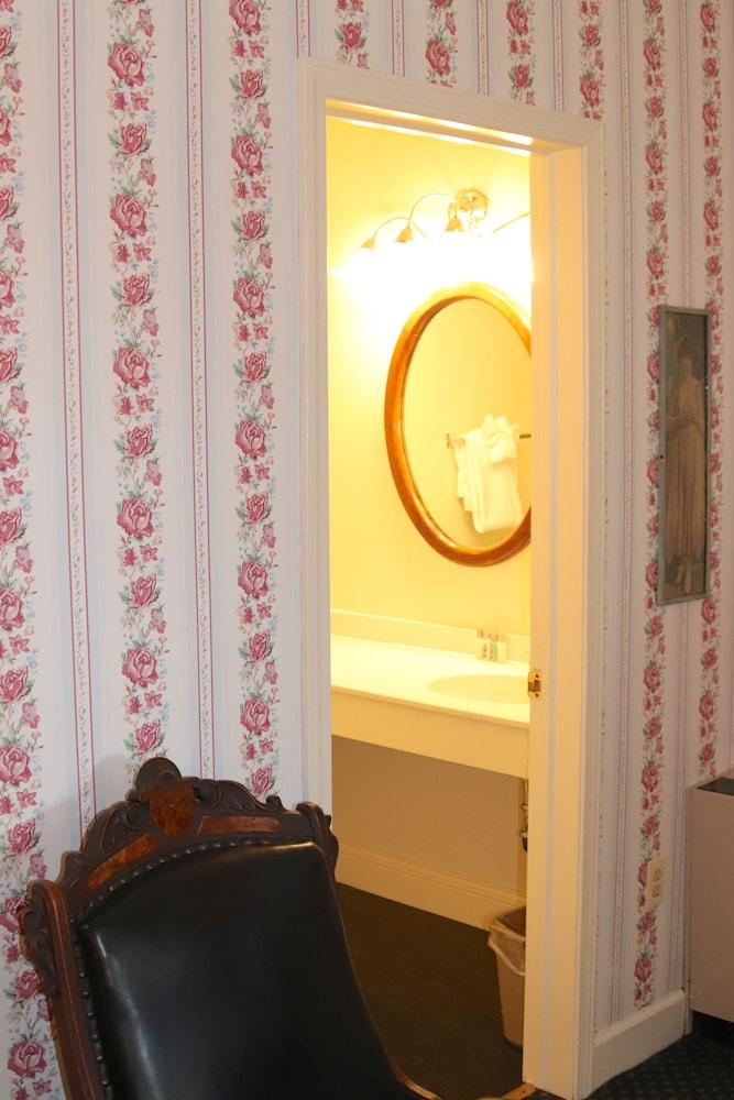 Inn on Mackinac photo 38
