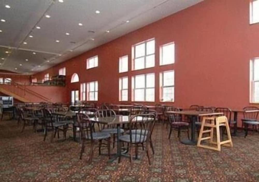 Crown Choice Inn & Suites Lakeview & Waterpark photo 13
