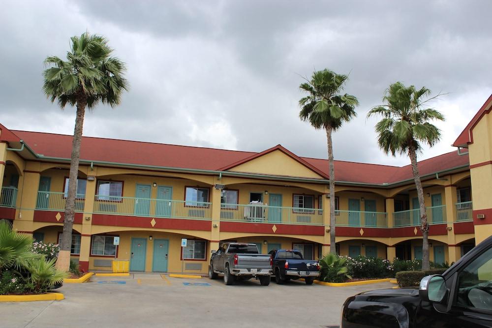 Palace Inn I10East & John Ralston photo 11