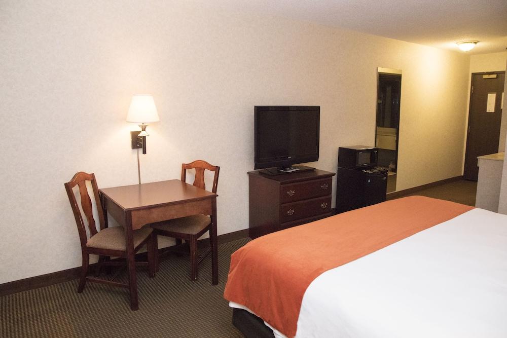 Grand Hinckley Inn photo 9