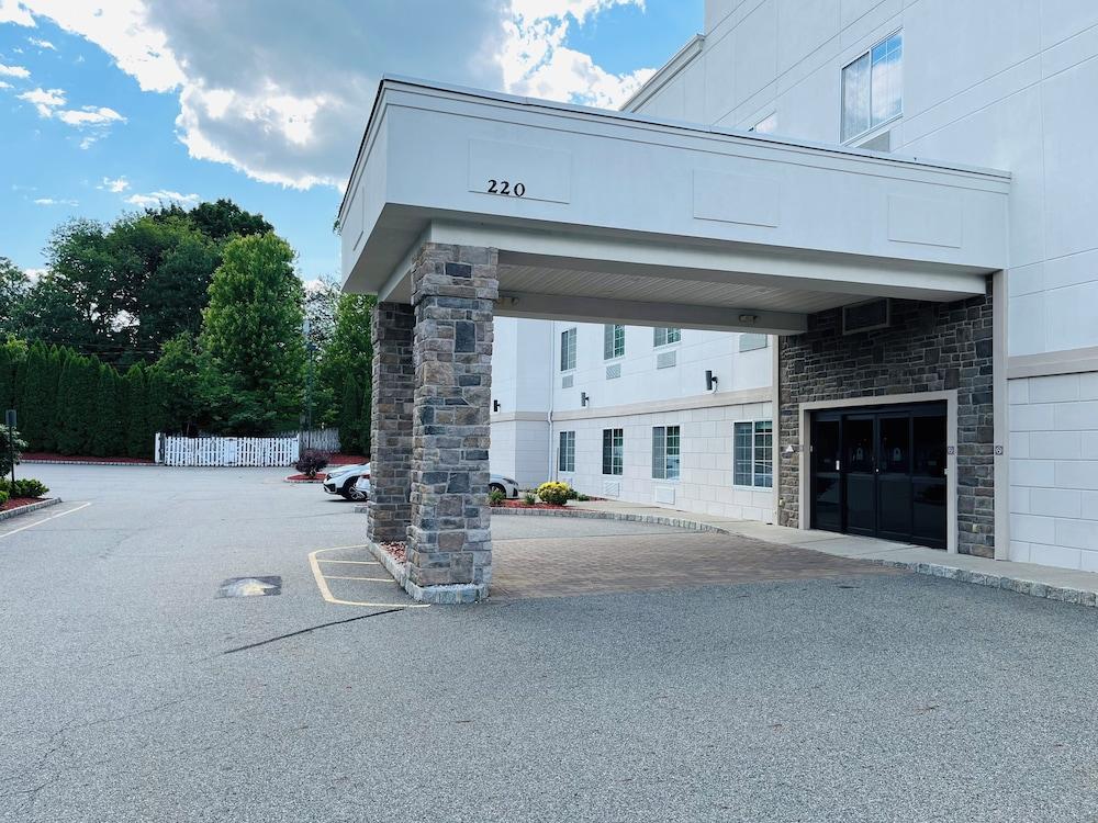 Garner Hotel Mahwah by IHG photo 17