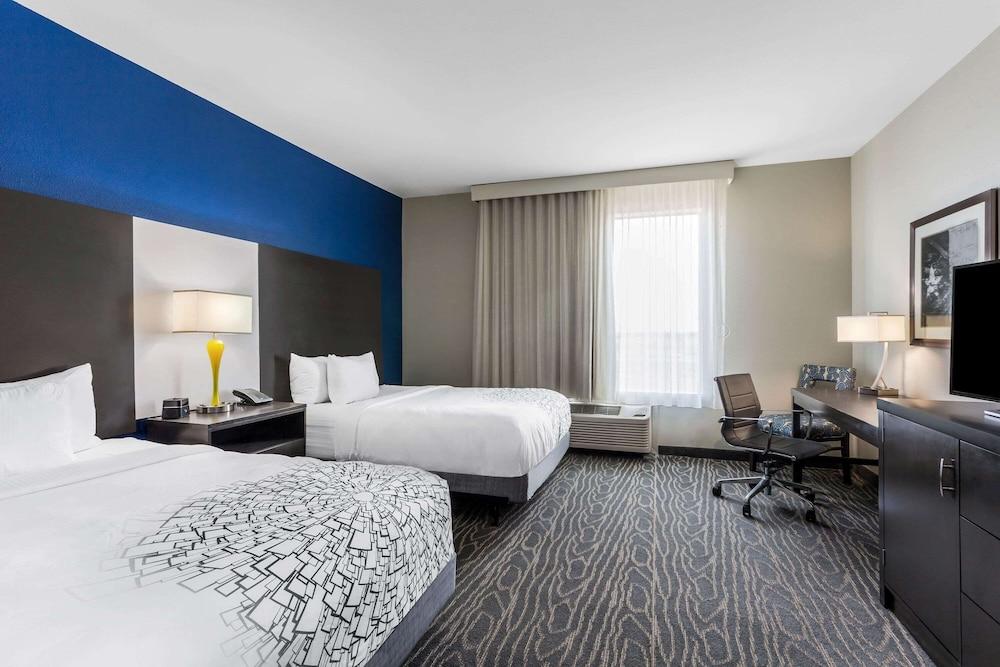 La Quinta Inn & Suites by Wyndham Odessa N. - Sienna Tower photo 9