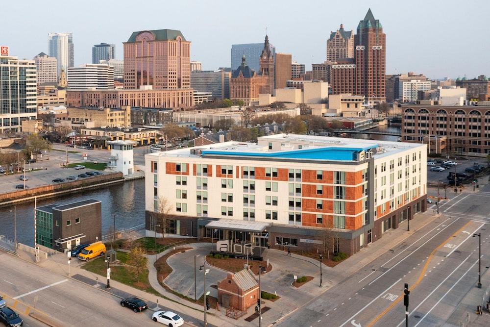 Aloft Milwaukee Downtown photo 62