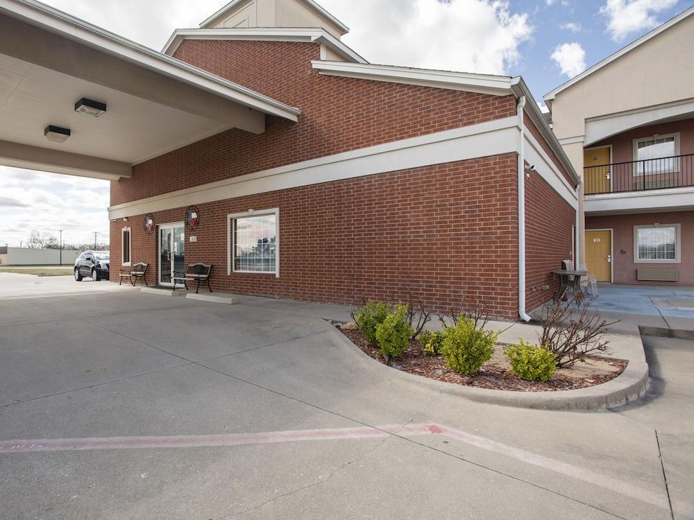 OYO Hotel Valley View TX, I-35 photo 32